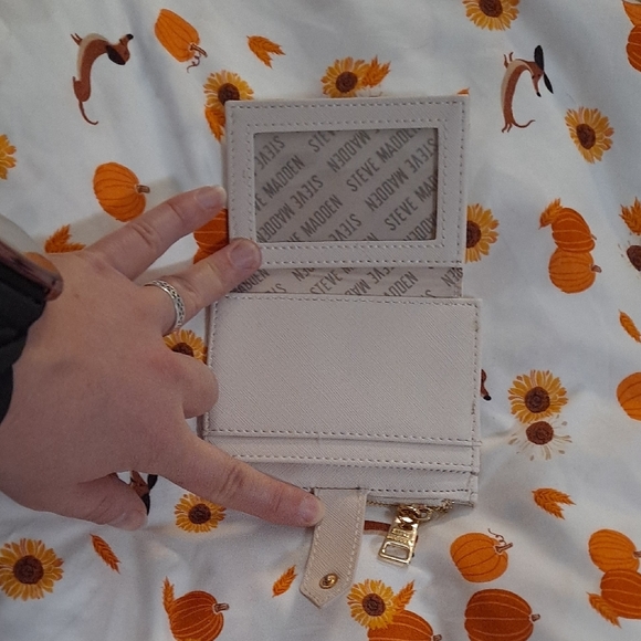 Like New! Classic Steve Madden cream faux leather card holder with gold accents - Picture 5 of 8